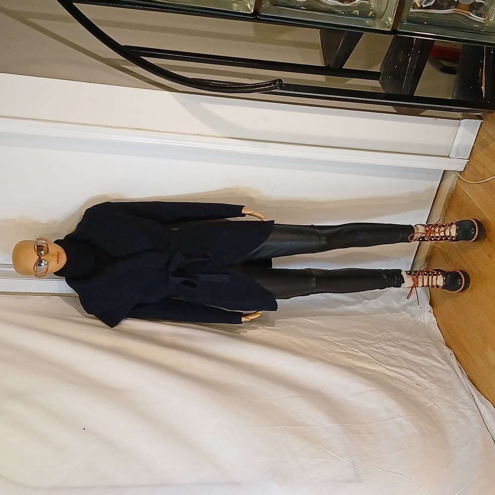 Stunning Marc Fisher Black Leather And 100% Shearling Booties - Picture 2 of 16